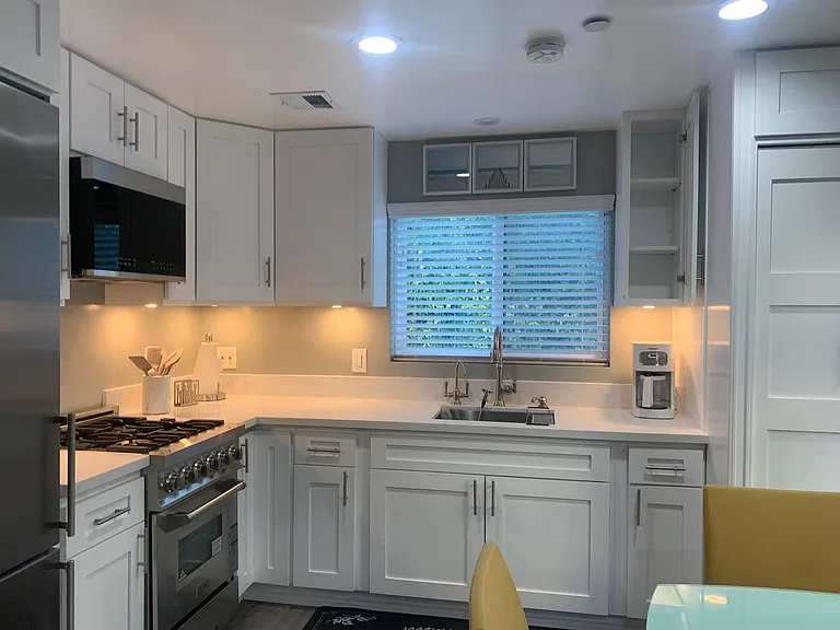 145 S La Peer Dr — Photo 9