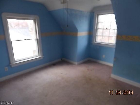 5th image of 9818 Rosewood Ave