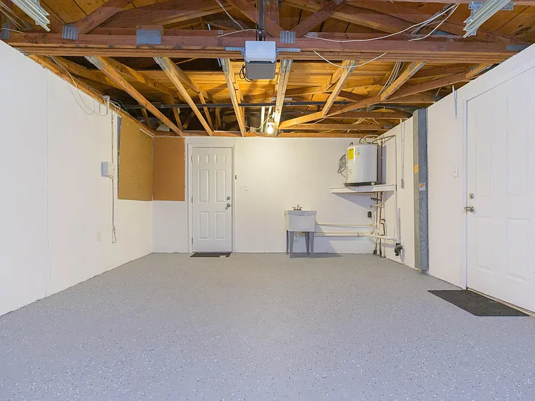 9016 Hunt Club Ln — Photo 33