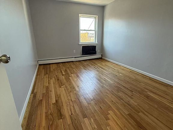 4th image of 150 28th Ave Floor 3