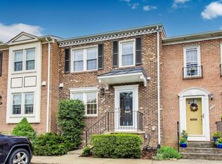 1325 Chetworth Ct, Alexandria, VA 22314