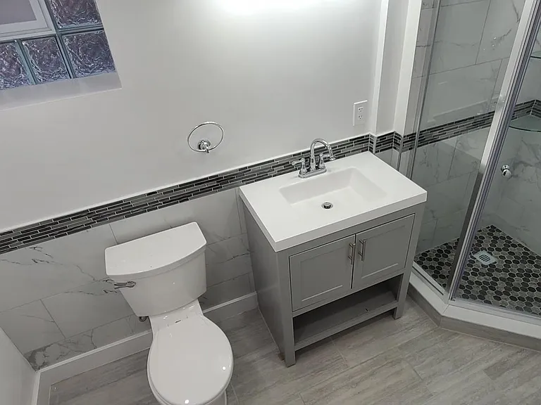 6340 Crombie St — Photo 24
