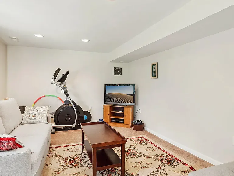 11 Knollwood Dr — Photo 20