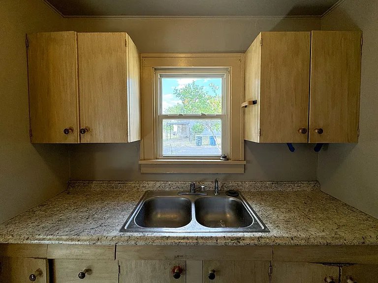 913 N Boulevard St — Photo 6
