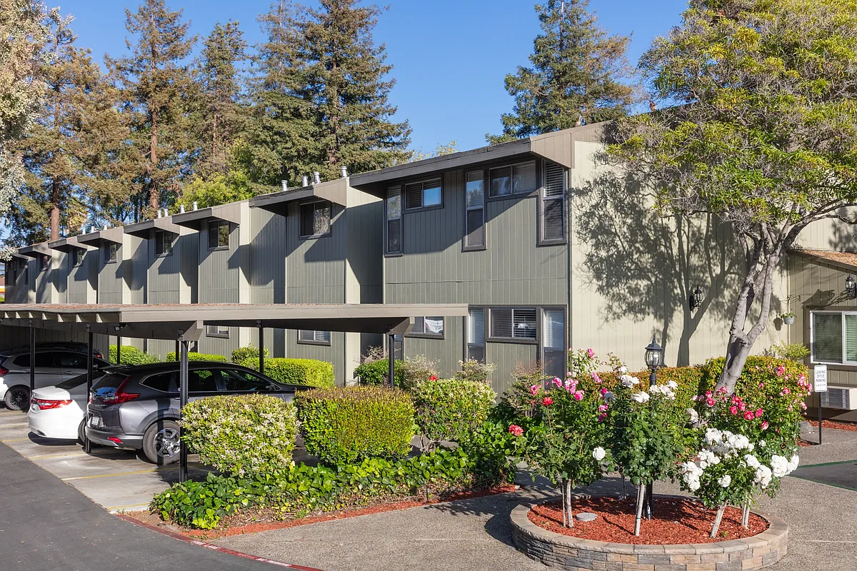 Building Photo - Riverdeck Apartments