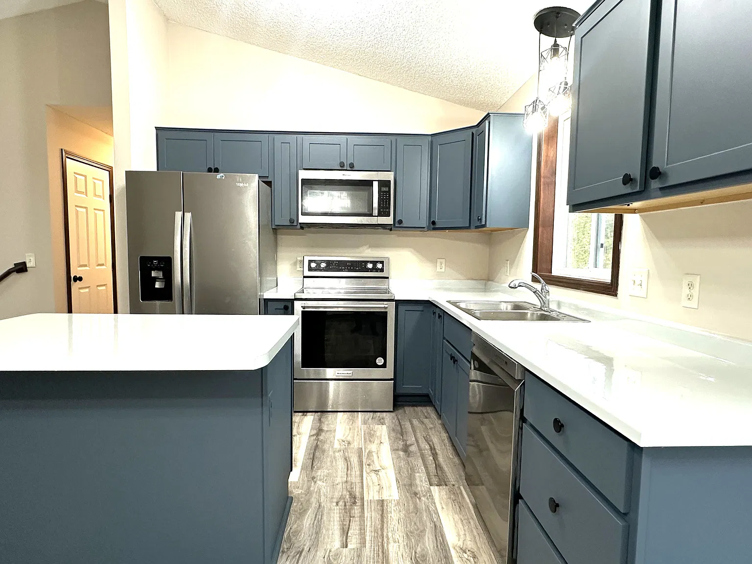 4 bed, 1253 sqft, $2,350 — Photo 4