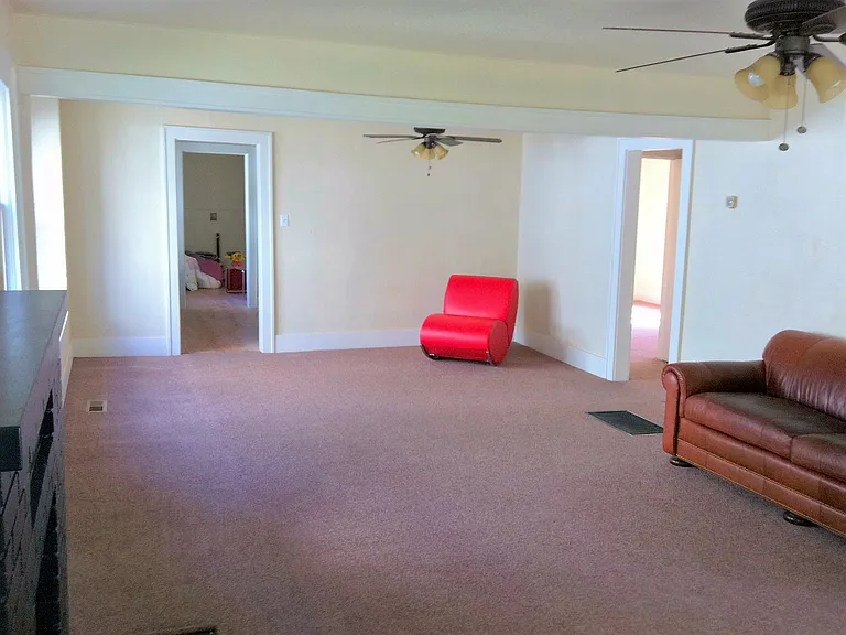 543 N Santa Fe Ave — Photo 2