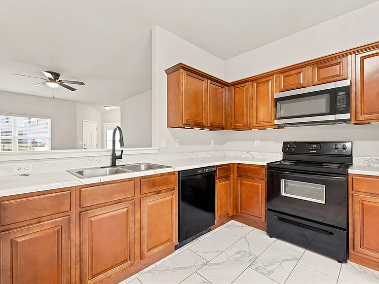 802 SW Green World St — Photo 8