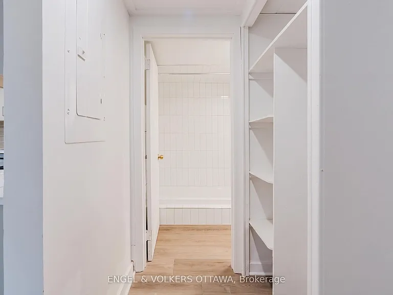 896 Pinewood Cres #3 — Photo 8