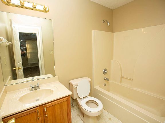 3rd image of 5691 Sycamore Woods Dr