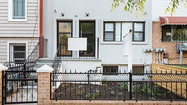 Rented by Nooklyn NYC LLC | media 21