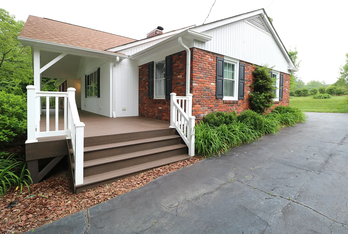 Building Photo - 2832 Monticello Dr