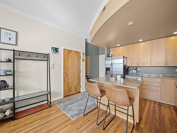3rd image of 2318 W Bloomingdale Ave APT C