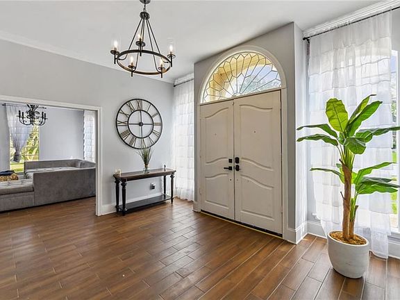 4th image of 3601 Red Oak Ct