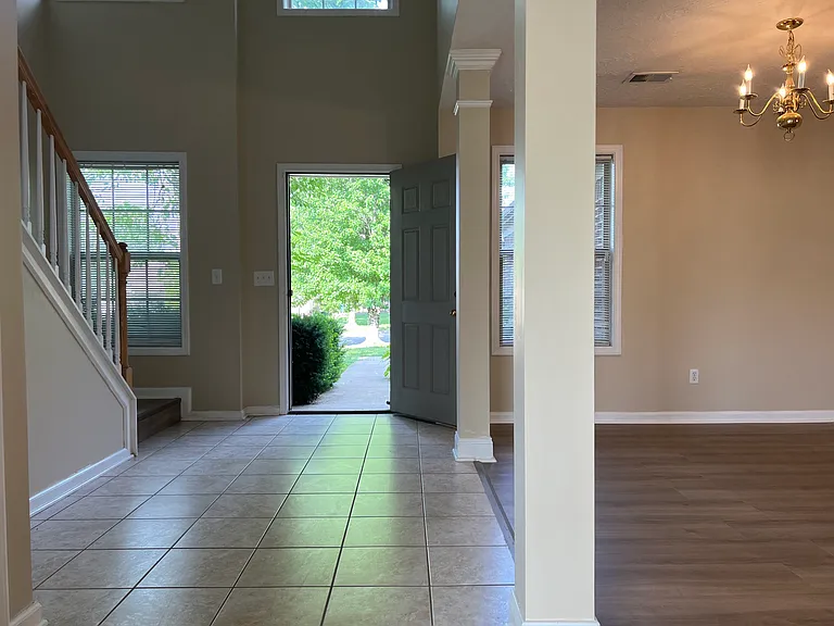 3885 Winthrop Dr — Photo 4