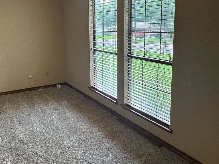 301 S Walnut St — Photo 10