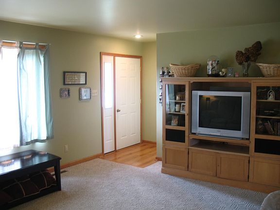 2nd image of 3105 Teresa St