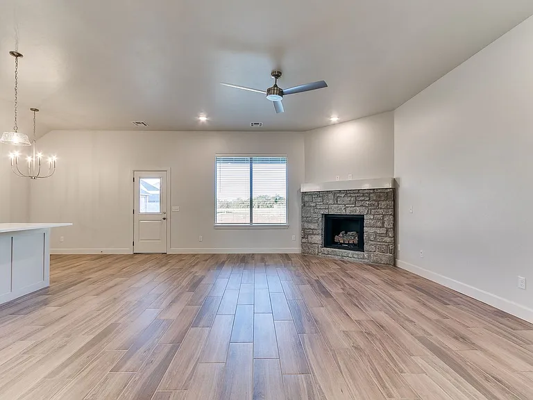 16025 Zamora Ln — Photo 15