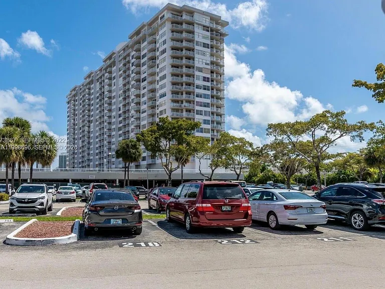 18041 Biscayne Blvd #1104 — Photo 2