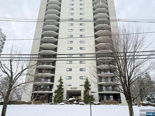 245 Prospect Ave APT 3D, Hackensack, NJ 07601