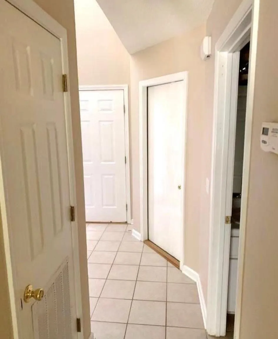 124 N Springview Dr — Photo 2