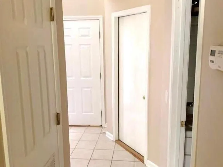 124 N Springview Dr — Photo 2