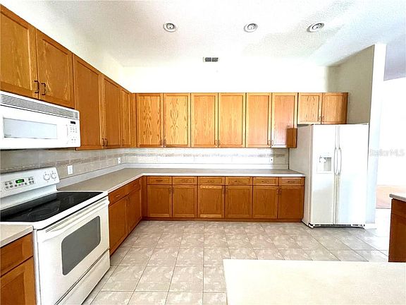 3rd image of 2983 Majestic Isle Dr