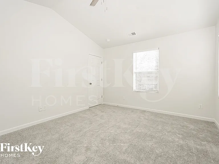 813 Pine Circle Dr — Photo 8