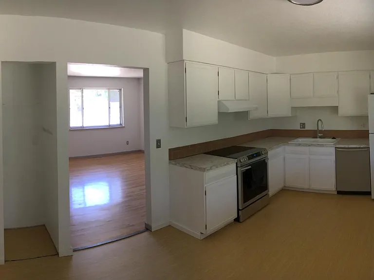 3495 Darley Ave — Photo 7