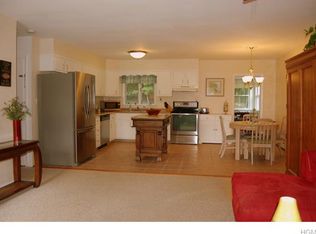 92 Cottage Rd, Kent Lakes, NY 10512