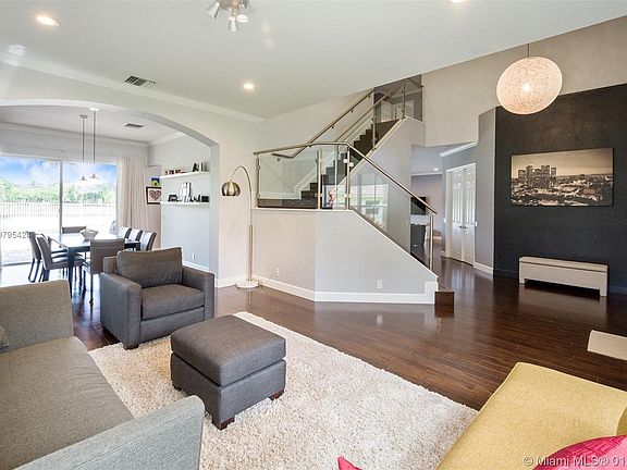 3rd image of 991 Waterside Cir