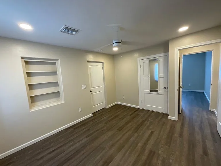 1214 E Elm St — Photo 13