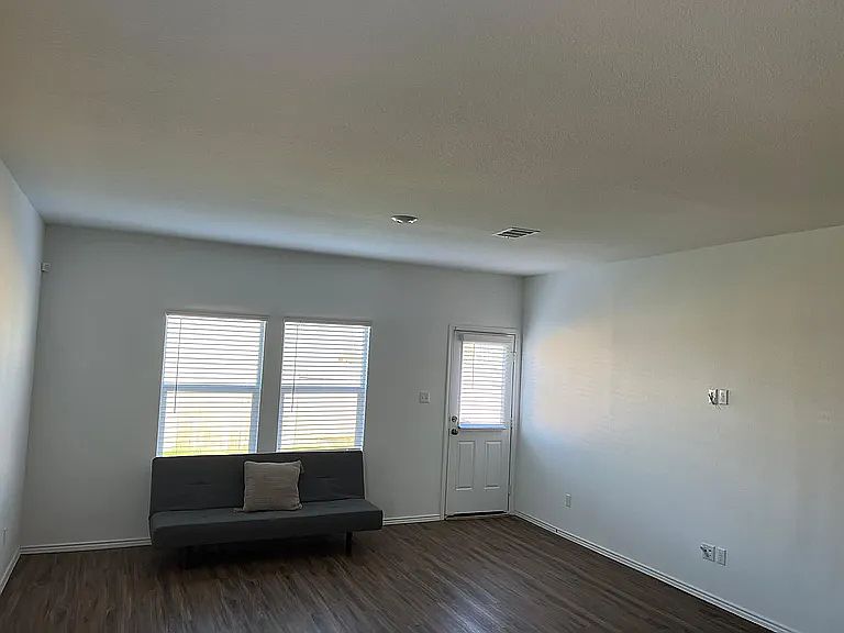 1st image of 413 Gabriels Bluff Dr