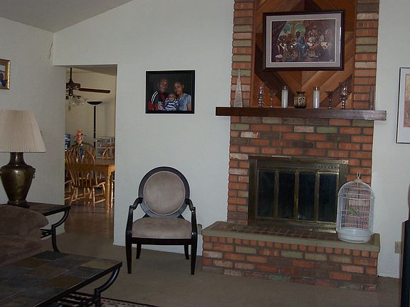 Familyroom with fireplace for chilly evenings