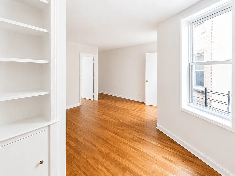 340 E 58th St #4D — Photo 1