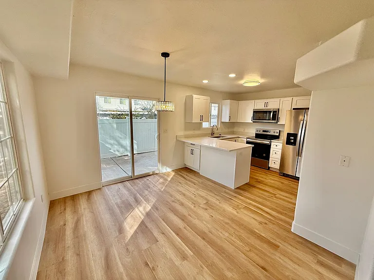 1735 W 540 N #1001 — Photo 5