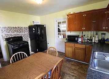 3rd image of 931 Darley Dr