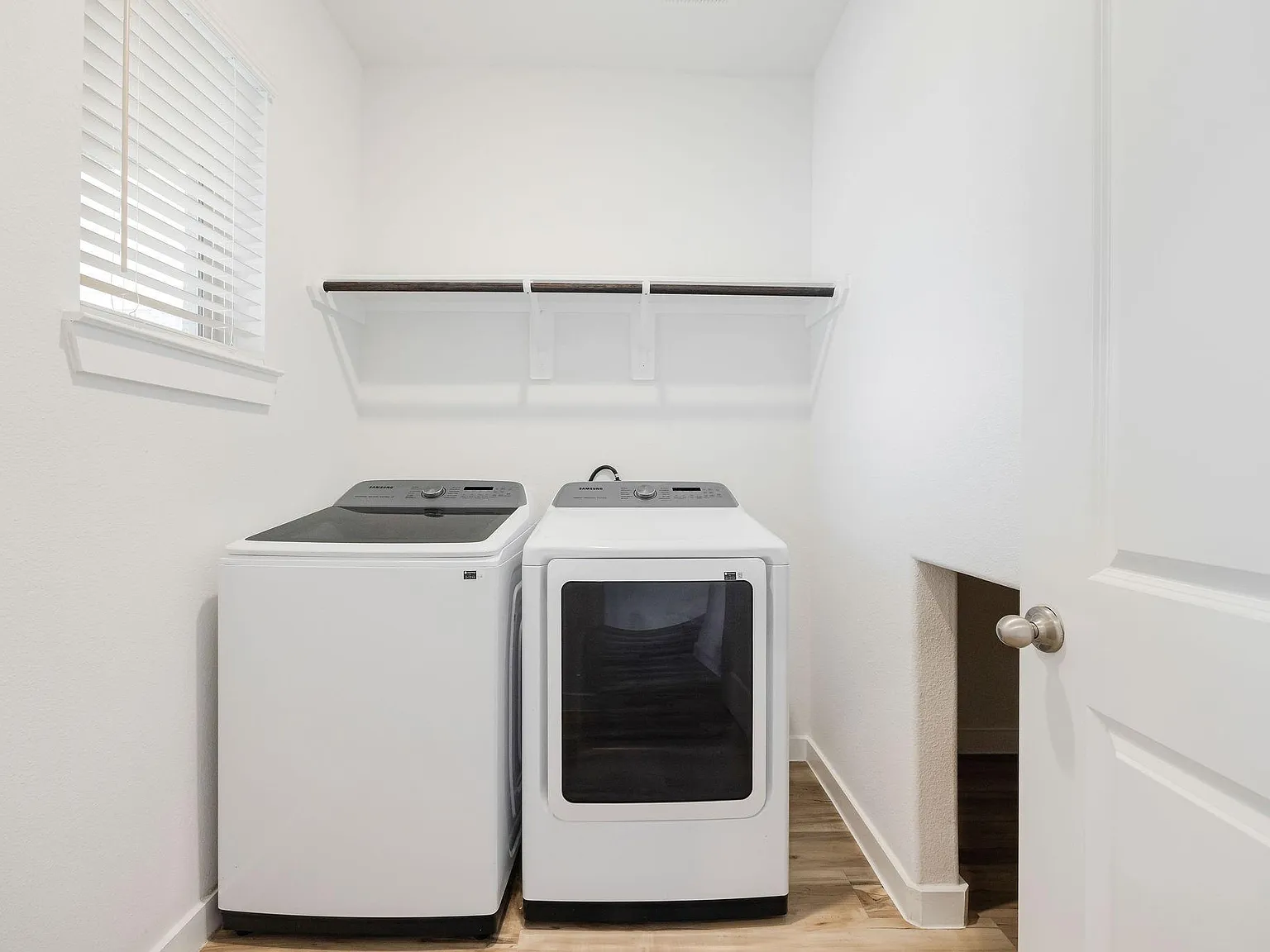 4 bed, 3.0 bath, 2369 sqft, $2,350 — Photo 4