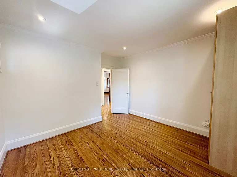 18 Servington Cres — Photo 32