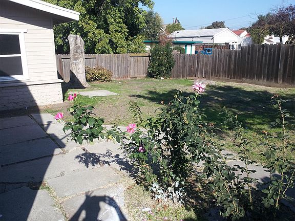 4th image of 1121 Klengel St