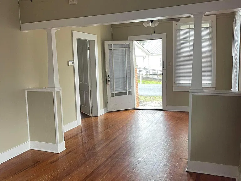 619 Narrow St — Photo 8