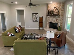 1074 Hummingbird Ln, Glen Rose, TX 76043