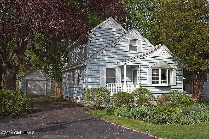 2nd image of 522 Glen Avenue