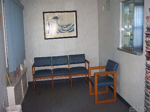 2nd image of 253 Main St