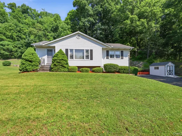1233 County Route 12, New Hampton, NY 10958