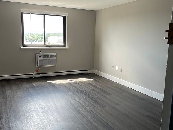 Apt 708 Livingroom