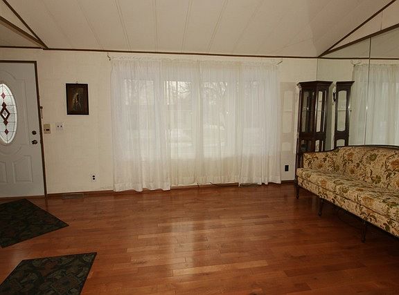 2nd image of 3854 Devonshire Ln