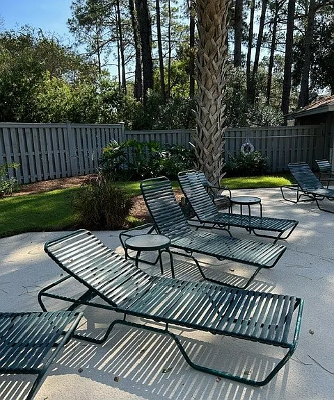 Swimming pool lounges