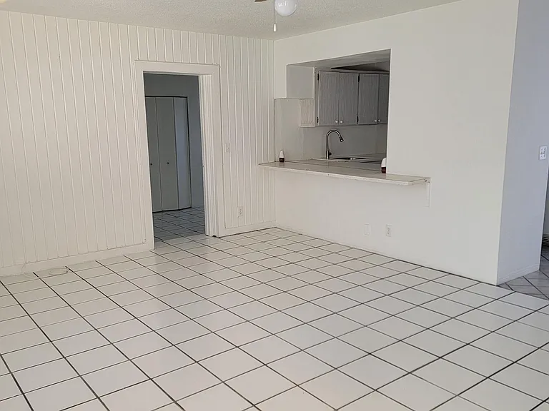 1927 Lincoln St #7 — Photo 1