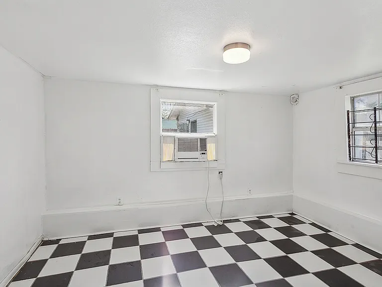 7220 Spruce St — Photo 8